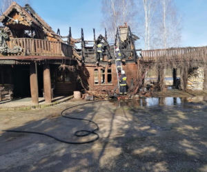 Drewniany dworek w Leżachowie spłonął doszczętnie (GALERIA)