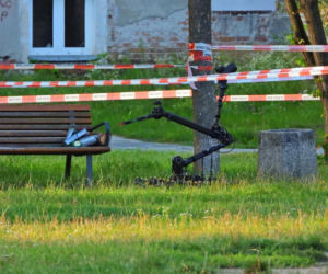 Tajemnicze pakunki znalezione na ławce w Warszawie