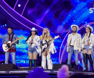 Stylizacje, o których mówi cała Polska. Gołe uda i niesforne frędzle zahipnotyzowały publiczność