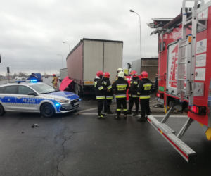 KOSZMARNY KARAMBOL w Rzgowie! Kierowca TIR-a ZMIAŻDŻONY przez przyczepę! Co tam się stało?