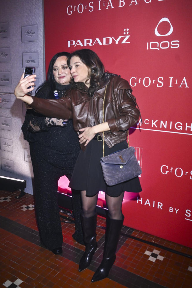 Książkiewicz pokazała majtki, Olejnik jak diwa i Grochowska w zbroi. Tłum gwiazd na pokazie Baczyńskiej