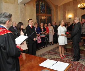 Biedroń udziela ślubów