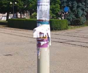 Tajemnicze plakaty na przystankach w Szczecinie
