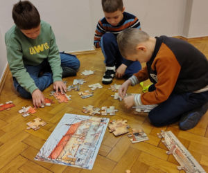 Ferie w Muzeum w Ostrzeszowie. Będzie czerpanie papieru, bajkowanie i … szydełko