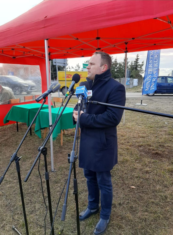 Podpisanie umowy na przebudowę skrzyżowania w Chojnach Młodych