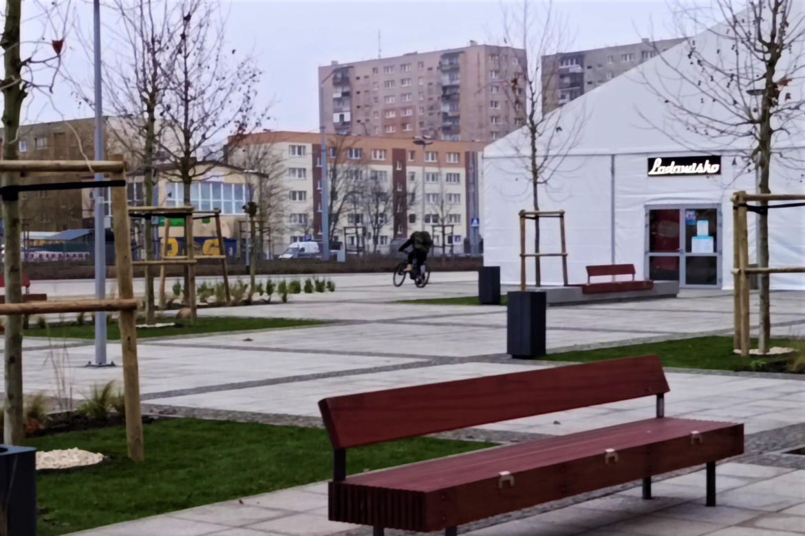 Plac przed Netto Areną po przebudowie
