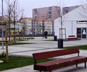 Plac przed Netto Areną po przebudowie