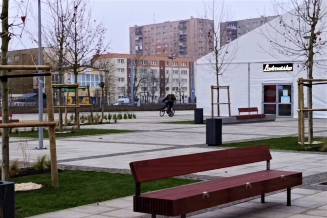 Plac przed Netto Areną po przebudowie