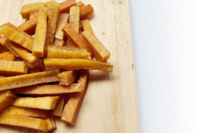 Masz problemy z cukrem, zaparciami, wahaniami glukozy i sennością po jedzeniu? Ten owoc przywraca równowagę