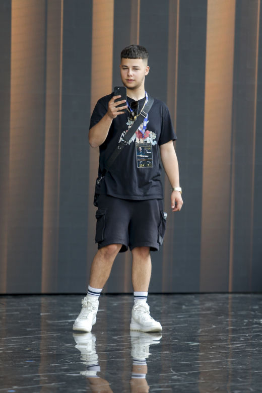 Allan Krupa zmienił fryzurę