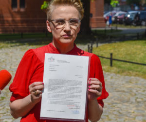 Joanna Scheuring-Wielgus pyta w Toruniu o dofinansowania dla księdza oskarżonego o pedofilię