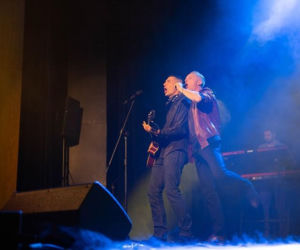 „Pierwsza miłość” odc. 4129 streszczenie. Uwięzionej w domu Izabeli Teresie udaje się sforsować okno. W tym momencie pod dom podjeżdża Izabela