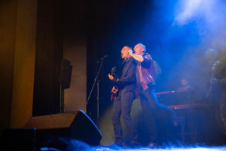 „Pierwsza miłość” odc. 4129 streszczenie. Uwięzionej w domu Izabeli Teresie udaje się sforsować okno. W tym momencie pod dom podjeżdża Izabela