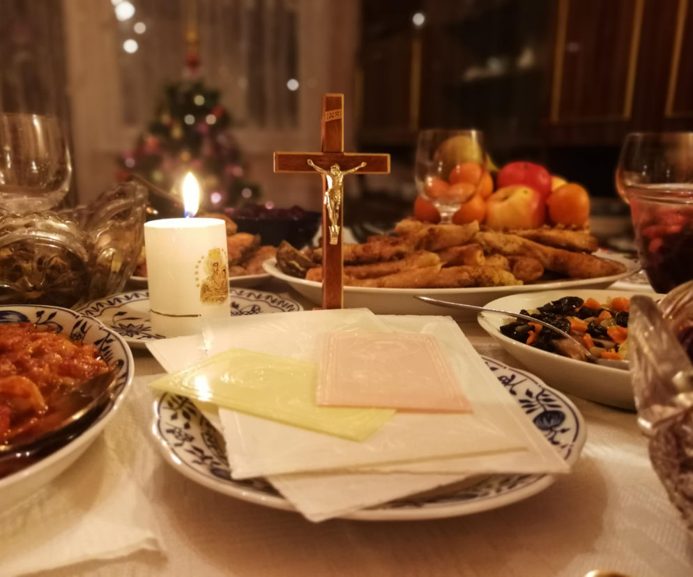 Opłatek bezglutenowy na Wigilię. Jak zrobić bezpieczny opłatek dla osoby z celiakią