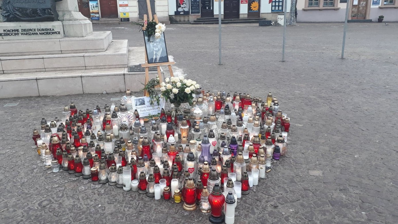 Serce dla Pawła Adamowicza w Rzeszowie