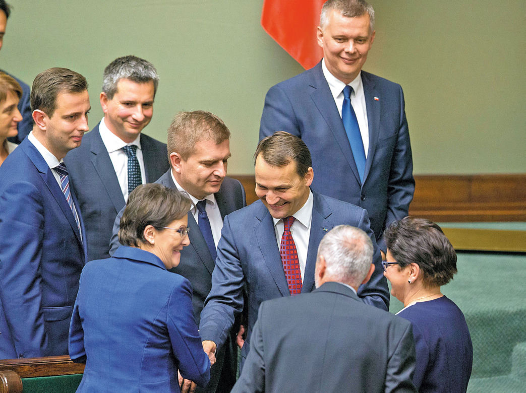 Tusk uciekał przed aferą z Sikorskim 