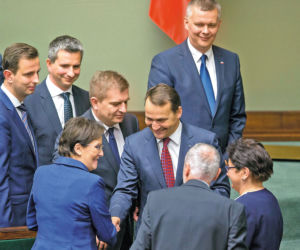 Tusk uciekał przed aferą z Sikorskim 