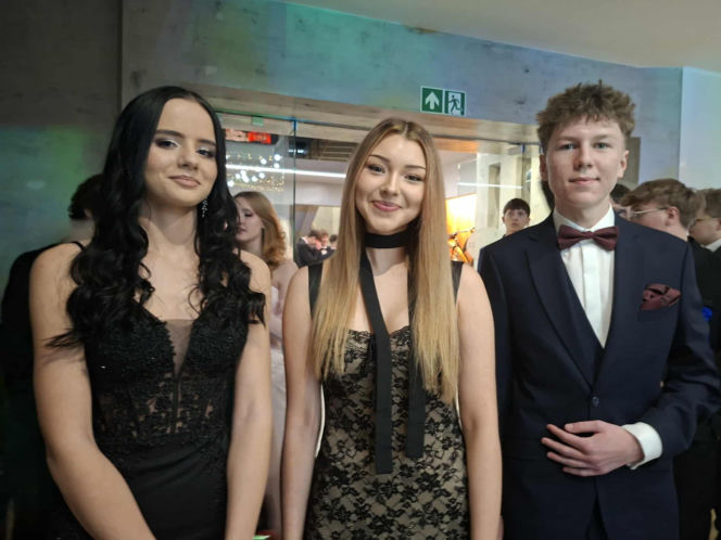 Studniówka 2026 maturzystów II LO w Starachowicach