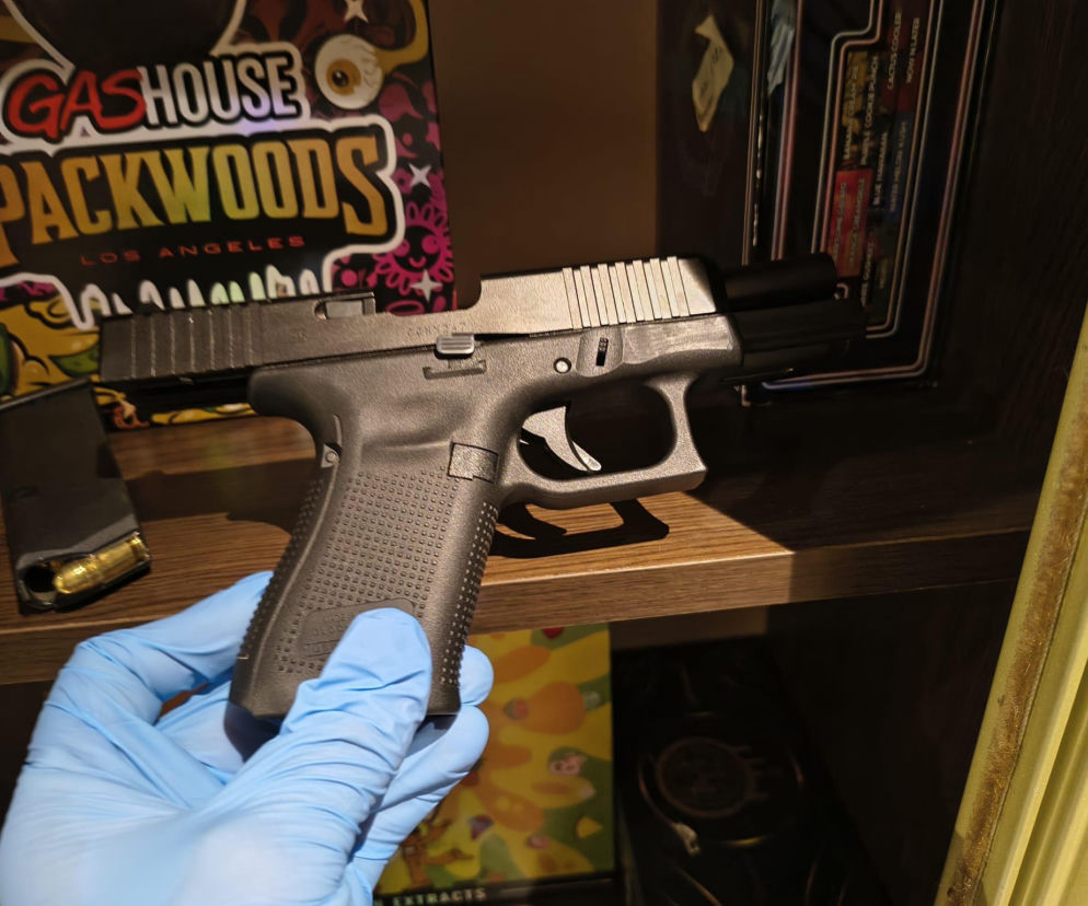 Arsenał i narkotyki w mieszkaniu 38-latka. Zobacz znalezisko policji