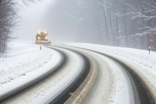 Atak zimy paraliżuje region. Jak służby walczą z żywiołem?