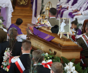 Tłumy żegnały zamordowanego księdza Stanisława.   To nie powinno się stać