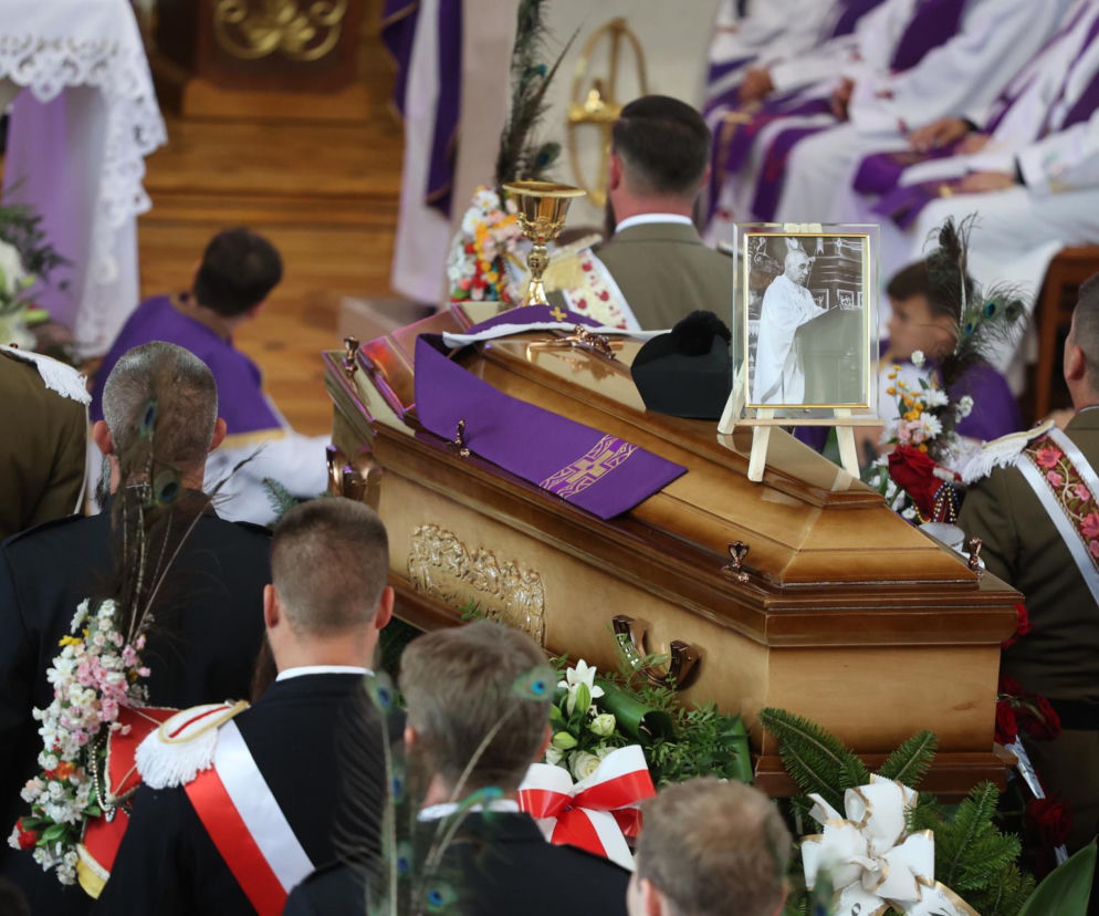 Tłumy żegnały zamordowanego księdza Stanisława.   To nie powinno się stać