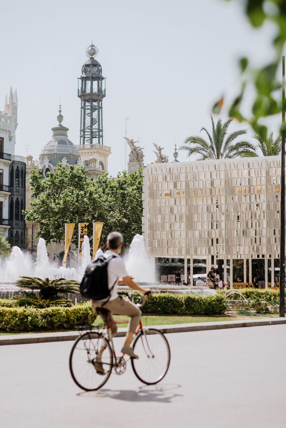 Agora Valencia: pawilon ze światła i cienia