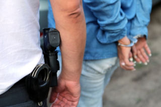 Handlarze narkotyków spod Warszawy w rękach policji. Na koncie mieli też pobicia, wyłudzenia i zastraszanie [ZDJĘCIA]