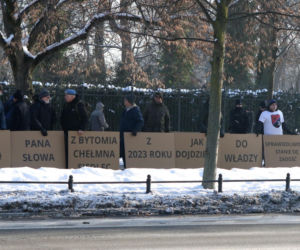 Protest mundurowych emerytów pod kancelarią premiera