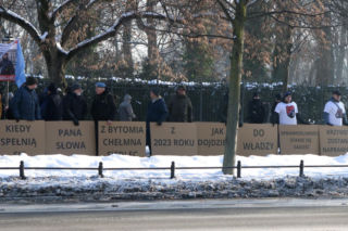 Protest mundurowych emerytów pod kancelarią premiera
