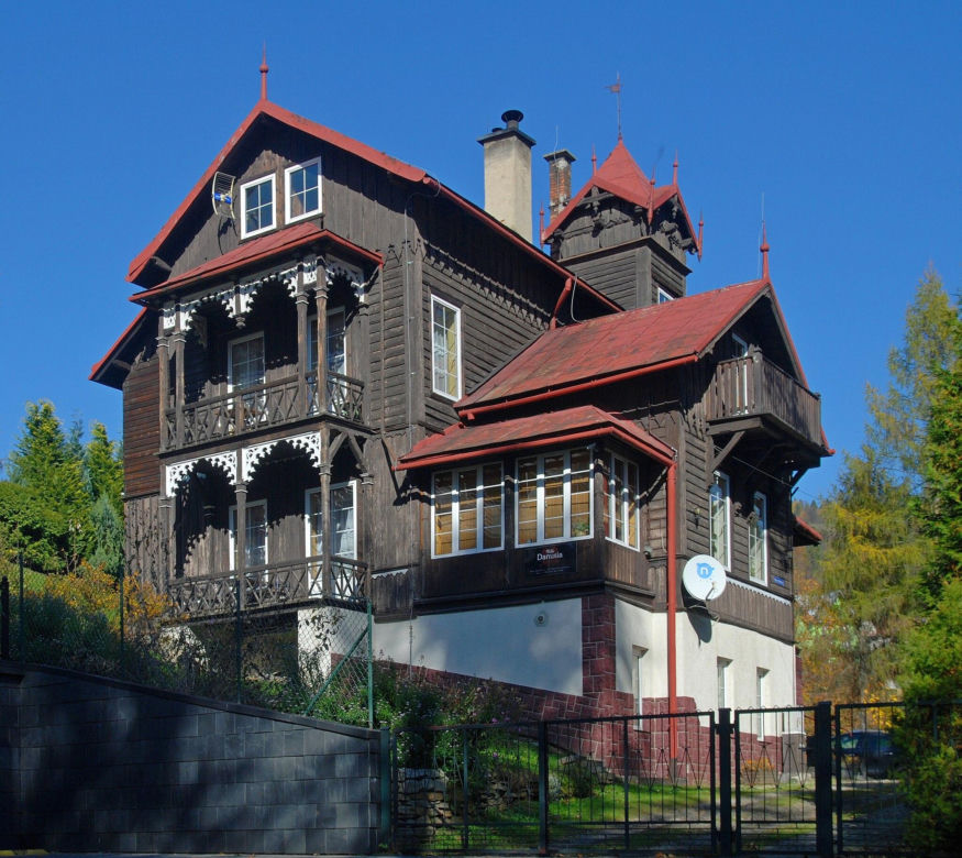 To jedna z najpiękniejszych willi w Małopolsce. Przed wojną było w niej kultowe sanatorium