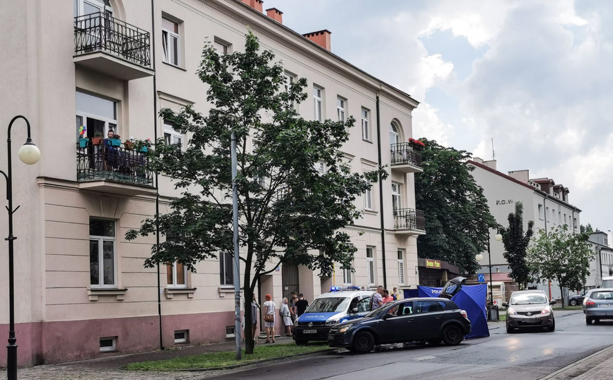 Maciej zginął, gdy naprawiał okno w pokoju córeczki. Tragedia we Włocławku