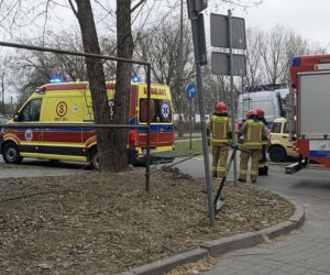 Makabra na Mokotowie. Mercedesem przejechał staruszkę. 81-latka zmarła w szpitalu