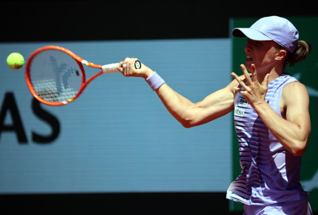 Kiedy gra Iga Świątek z Magdą Linette? O której godzinie mecz w Roland Garros?