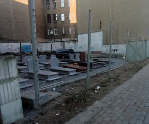 Wystawa nagrobków w centrum Szczecina