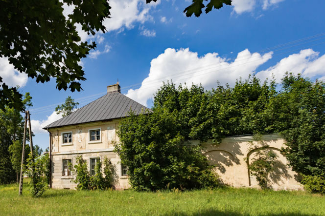 To miasto w województwie łódzkim ma jeden z najpiękniejszych rynków. Zachwyca też zabytkowym ratuszem