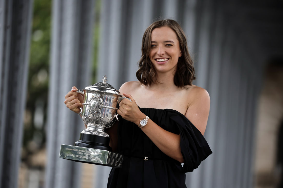 Iga Świątek z trofeum. Zobaczcie zdjęcia z niedzielnej sesji naszej tenisistki!