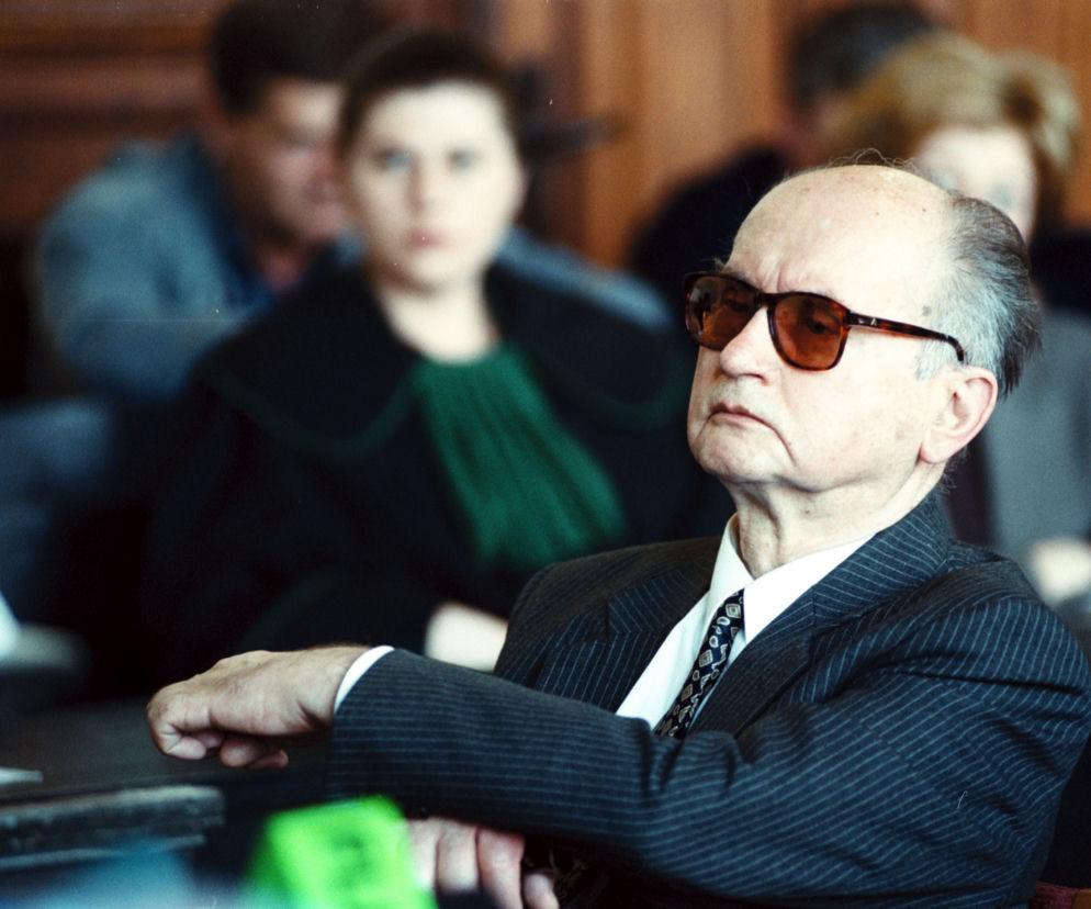 JARUZELSKI W SADZIE KATOW 02 PB