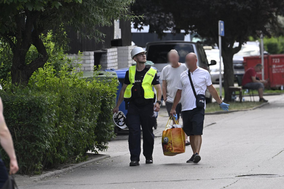 Mieszkańcy Ząbek wracają do swoich mieszkań po najpotrzebniejsze rzeczy
