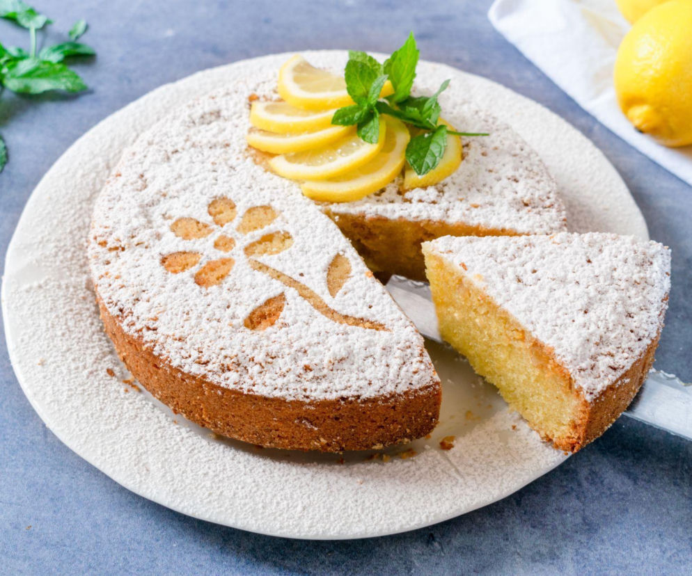 Babka cytrynowa z lukrem i skórką pomarańczową – wilgotna, puszysta i idealna na Wielkanoc