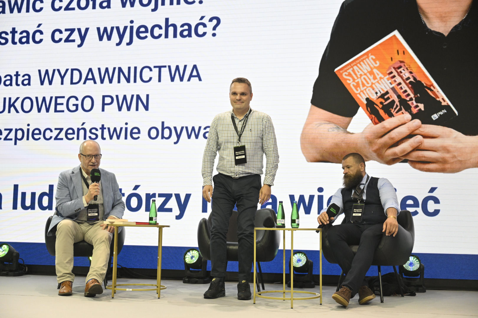 Warszawskie Targi Obronne. Scena Biała. Stawić czoła wojnie. Zostać czy wyjechać – Debata WYDAWNICTWA NAUKOWEGO PWN o bezpieczeństwie obywateli