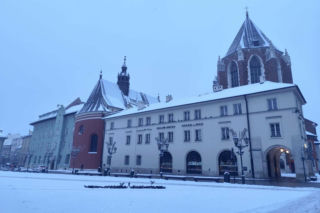Potężny atak zimy w Krakowie! Śnieg nie odpuści, synoptycy nie mają dobrych informacji
