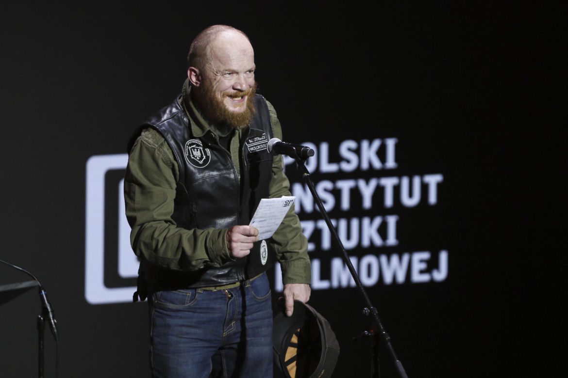 Tak zaczynał Eryk Lubos. Od dresiarza w Kiepskich do jednego z największych twardzieli polskiego kina