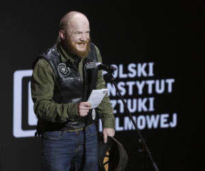 Tak zaczynał Eryk Lubos. Od dresiarza w Kiepskich do jednego z największych twardzieli polskiego kina