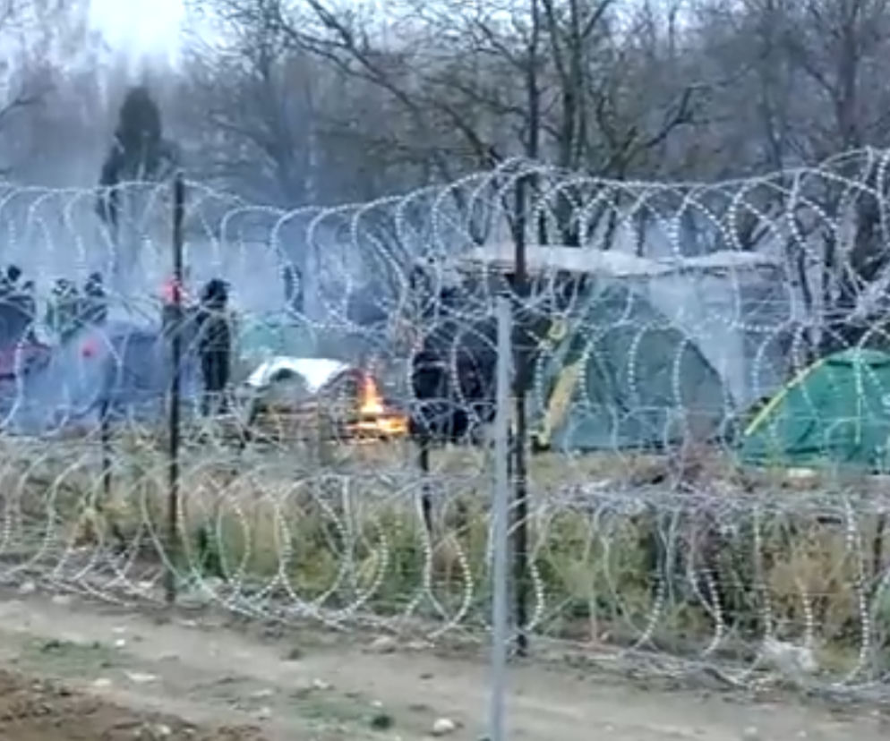 TRZY DUŻE PRÓBY nielegalnego przekroczenia granicy. Grupy cudzoziemców liczył od dwustu do kilkudziesięciu osób