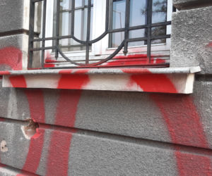 Budynek urzędu miasta w Tarnowie oszpecony!