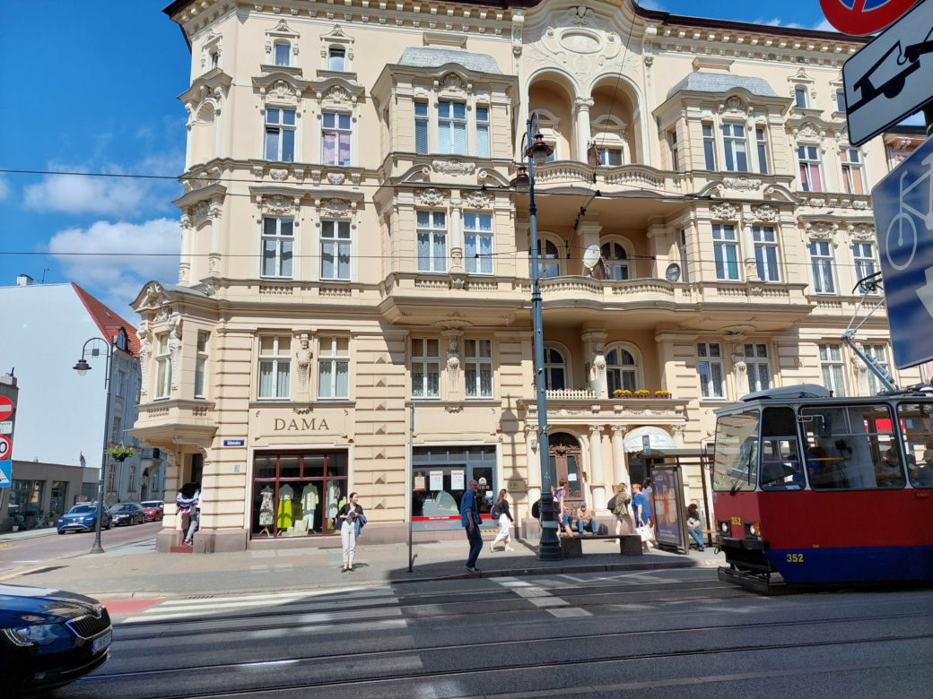 Kamienice w centrum Bydgoszczy potrzebują remontu. Gdzie prace już ruszyły, a gdzie tynk wciąż sypie się ze ścian?