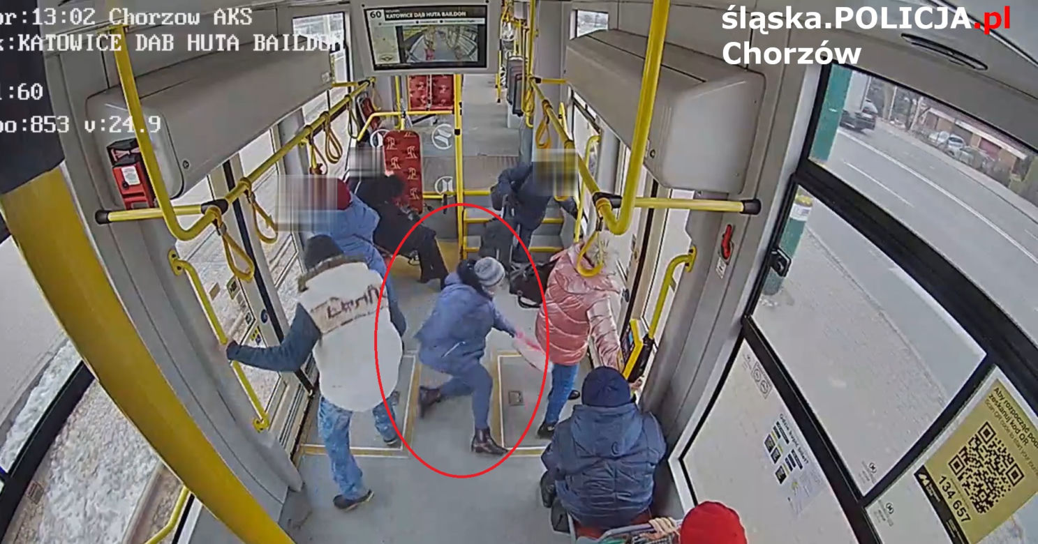 Chorzów. Piesza weszła wprost pod tramwaj. Szła z telefonem w ręce i słuchawkami w uszach
