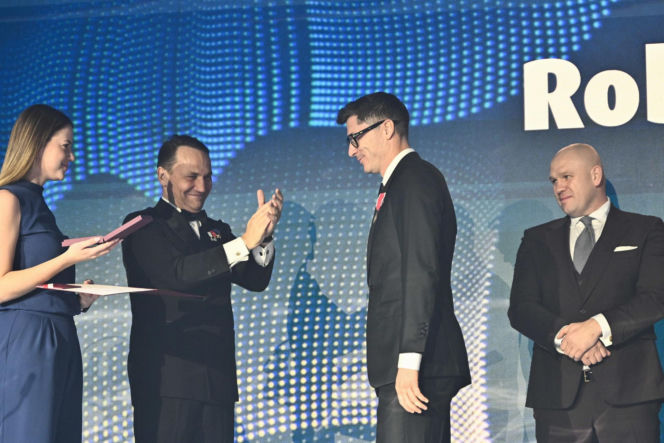 Radosław Sikorski odznaczył Ambasadorów Totalizatora Sportowego