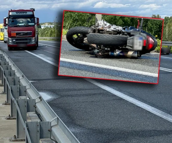 Motocyklista huknął w bariery na wiadukcie